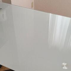 ニトリ　昇降式ガラステーブルの画像