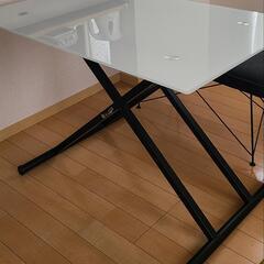 ニトリ　昇降式ガラステーブルの画像