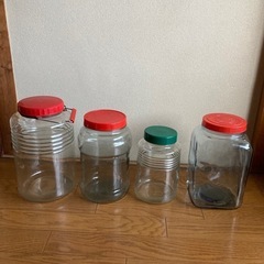 【引き取り限定】梅酒などを漬けるビン　４個あり