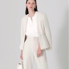 【LEJA】直し有り　レジャ パンツスーツ セットアップ ベージュSサイズの画像