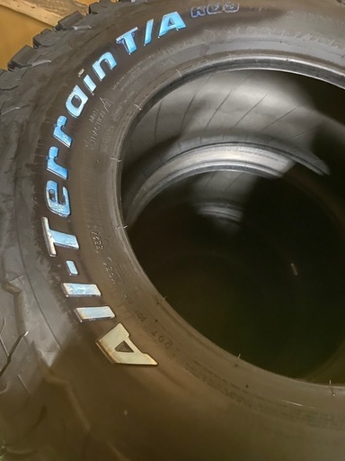 車のパーツ 265/70R17