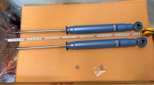 VOXY70　KYBリアショックアブソーバー