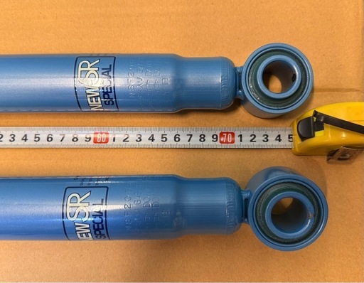 VOXY70　KYBリアショックアブソーバー