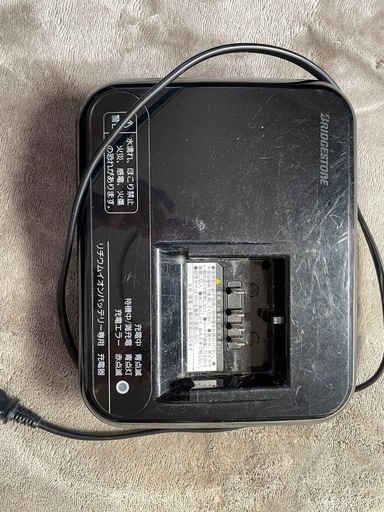 ブリジストンB300電動アシスト自転車バッテリー、充電器。