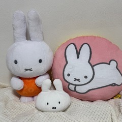 ミッフィー　クッション　ぬいぐるみ