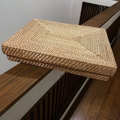 しっかりした籠の箱の画像