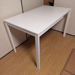 イケア IKEA 白い テーブル 金属 幅調整できるタイプの画像