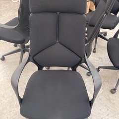 【中古オフィス家具在庫多数】中古美品 オフィスチェア ハイバック ゲーミングチェア パソコン ワークチェア ファブリック ブラック 事務椅子　検)事務机　オフィスチェア　ロッカー　ミーティングテーブル　応接ソファ 店舗 事務所 什器　美品多数　格安の画像