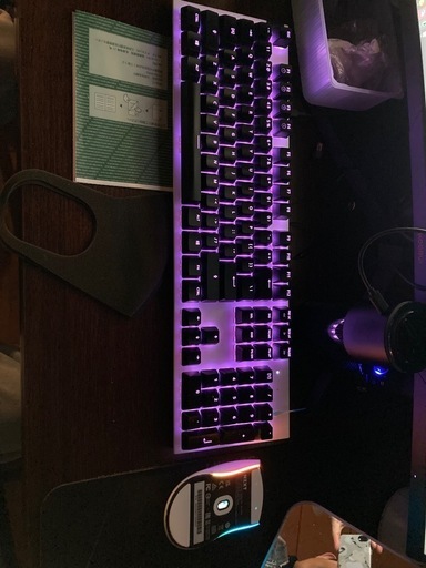 NZXTキーボードとマウス