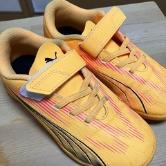 プーマ　トレーニングシューズ　サッカーシューズ　キッズ
