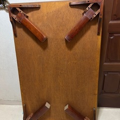 食卓テーブルの画像