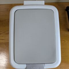 ゴミ箱 ペダル式　ニトリの廃盤商品の画像
