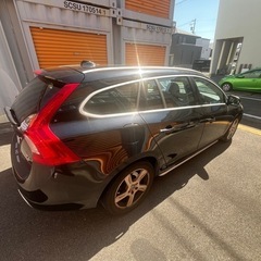 VOLVO  V60 2013年式   車検2026年８月まで  ブラック  走行距離99000km   すり傷有  要修理の画像