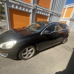 VOLVO  V60 2013年式   車検2026年８月まで  ブラック  走行距離99000km   すり傷有  要修理の画像