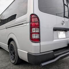 ハイエースバンDX ナロー 4WD 4型3.0ディーゼル リアエアコン・リアヒーター付 ベッドキット両側スライドドア小窓 コンプリート車の画像