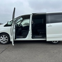 8人乗り☆ガソリン代 節約☆S-HYBRID入りました‼️25年式☆月々1.2万円〜分割払い可❗️車検2年付き！大人気☆ニッサン セレナ☆フリップダウンモニター付き☆Bluetoothナビ☆走行中DVD見れます☆ETC☆バックカメラ☆ドラレコ付きのフル装備☆両側電動スライドドア☆ウィンカーミラー☆フル装備☆事故修復歴無し☆車内広々三列シート‼️の画像