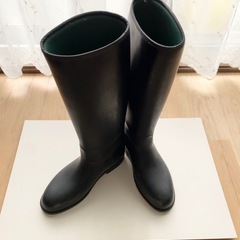 ☆乗馬用品　4点セット　プロテクター　ブーツ　ヘルメット　鞭☆の画像
