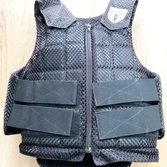☆乗馬用品　4点セット　プロテクター　ブーツ　ヘルメット　鞭☆の画像
