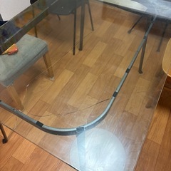 無印　ガラス天板　ダイニングテーブル　エンツォ・マーリ　天板にヒビありの画像