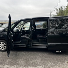  8人乗り☆ガソリン代 節約☆S-HYBRID入りました‼️月々1.2万円〜分割払い可❗️車検2年付き！大人気☆ニッサン セレナ☆フリップダウンモニター付き☆SDナビ☆走行中DVD見れます☆ETC☆便利なバックカメラ☆ドラレコ付きのフル装備☆電動スライドドア☆ウィンカーミラー☆フル装備☆車内広々三列シート‼️の画像