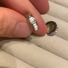 Spikes✨レインボーカラーフープピアス✨バケットカットストーン付き✨の画像