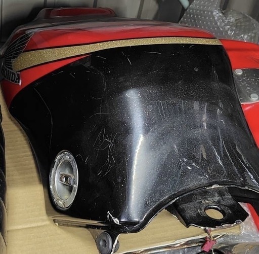 HONDA CBR400Fバイクタンク 赤黒 CBR400Fタンク HONDA CBR400Fバイク