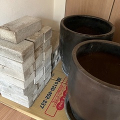 コンクリートブロック➕鉢植え２つ