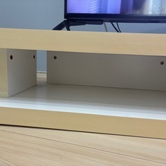 白い木製大型のテレビボードの画像