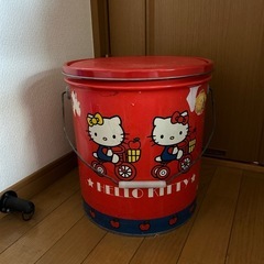 ハローキティ　缶　椅子