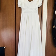 【美品】✴︎流行✴︎ホワイトオフショルダードレス ウェディングドレス　白の画像