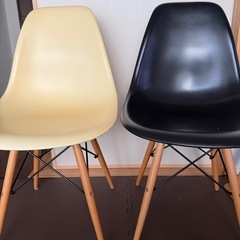 アイボリーとブラックのダイニングチェアセット