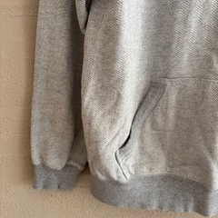 パーカー　グレー　の画像