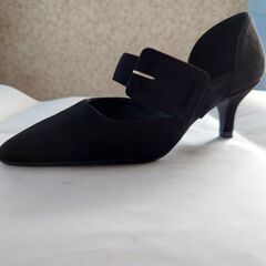 スエード　パンプスの画像