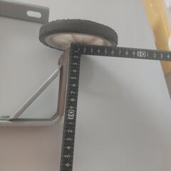 子供用自転車の補助輪の画像