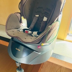 チャイルドシート　アップリカ　フラディア　ブラウン　人気モデル
