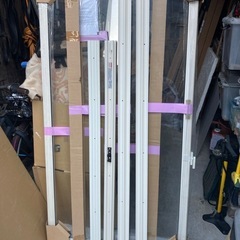 【未使用品】リクシル製　引き窓ガラスの画像