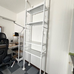 組立てのスチール棚