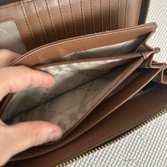 最終値下げ‼️  マイケルコース長財布の画像