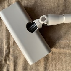 デザイン家電 LIGHTENのスティッククリーナー、XR-SJK003の画像