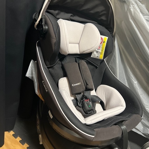 combiチャイルドシートISOFIX