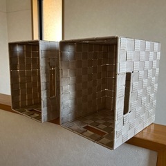 カラーボックスにピッタリサイズのカゴの画像