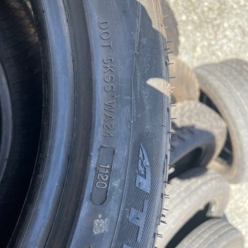 中古タイヤ。235／45／18