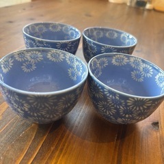 湯呑み4つの画像
