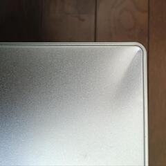 缶（複数あり）の画像