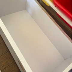 子供のおもちゃ箱の画像