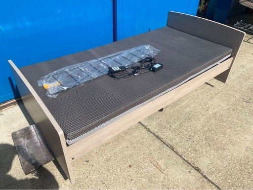 W（0314u1）ニトリ　介護ベッド　電動ベッド　ライズ3 2024年製　2モーター　マットレス付　状態良　動作品　一宮市　引取限定