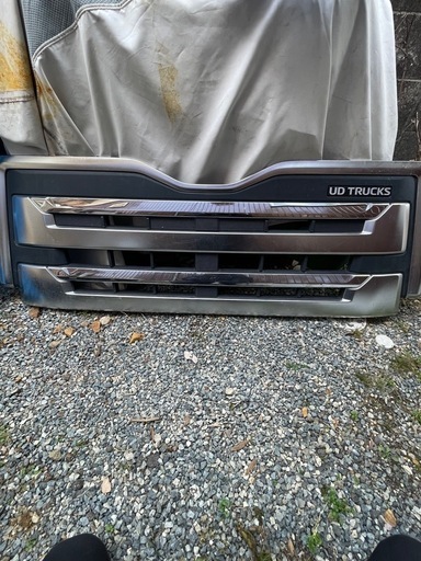 クオン グリル 即購入可 クオン 17クオン グリル メッキ 鏡面 純正 UD