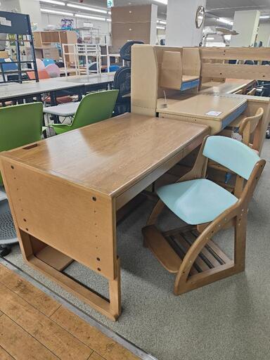 ジモティー見た！で5%OFF！【カリモク 学習机】学習机