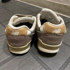 new balance キッズスニーカーの画像