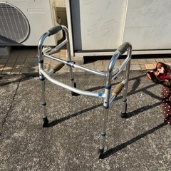 セーフティーアームウォーカー　介護用品　高齢者　リハビリ